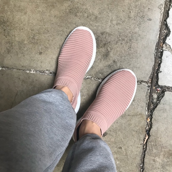 ❗️clearance❗️Light weight fly knit slip on sneaker - Picture 4 of 4